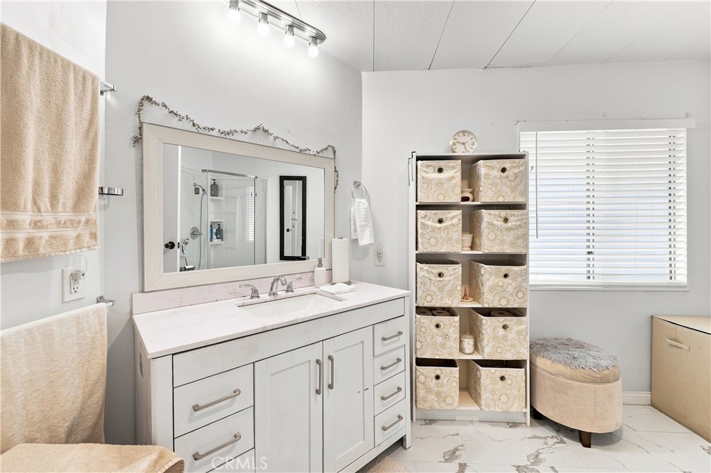 23301 Ridge Route 179, Laguna Hills CA 92653 - photo 18