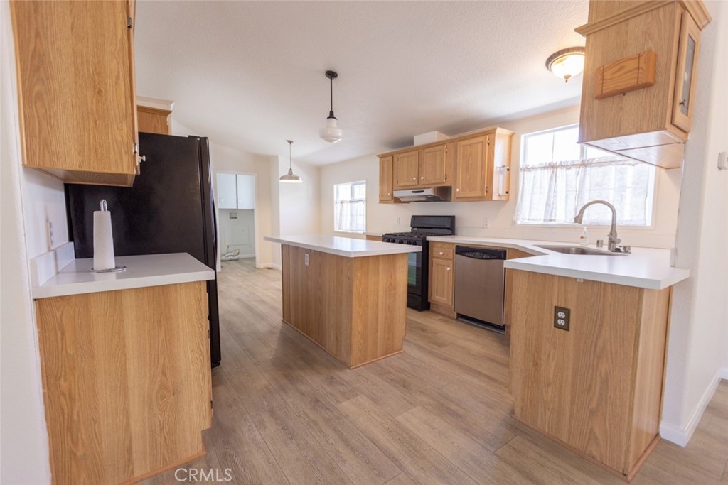 23301 Ridge Route 24, Laguna Hills CA 92653 - photo 3