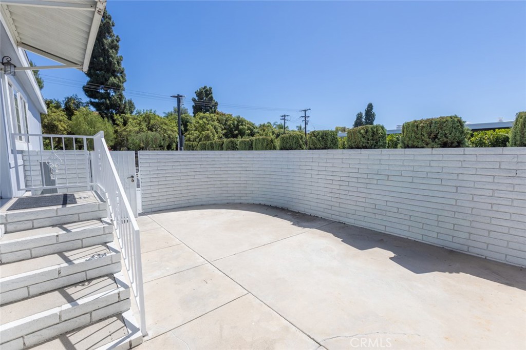 23301 Ridge Route 24, Laguna Hills CA 92653 - photo 28