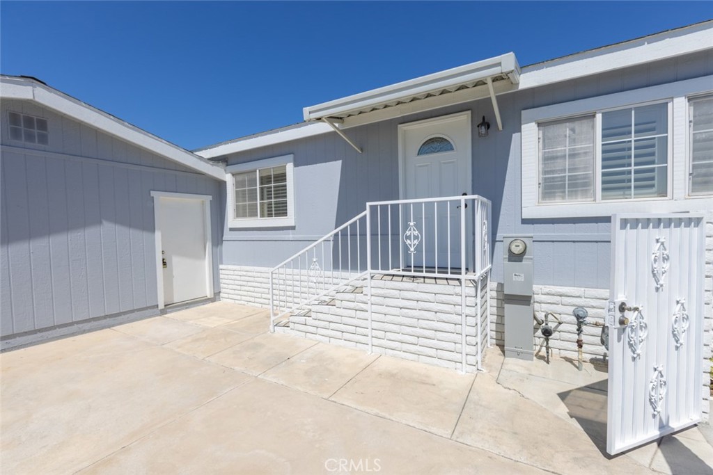 23301 Ridge Route 24, Laguna Hills CA 92653 - photo 29