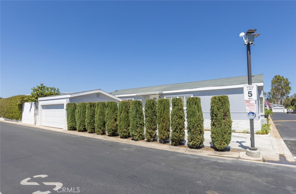 23301 Ridge Route 24, Laguna Hills CA 92653 - photo 30