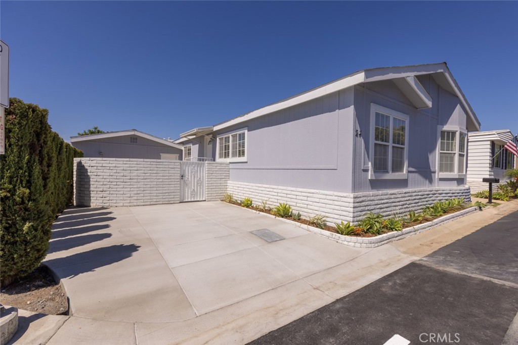 23301 Ridge Route 24, Laguna Hills CA 92653 - photo 39