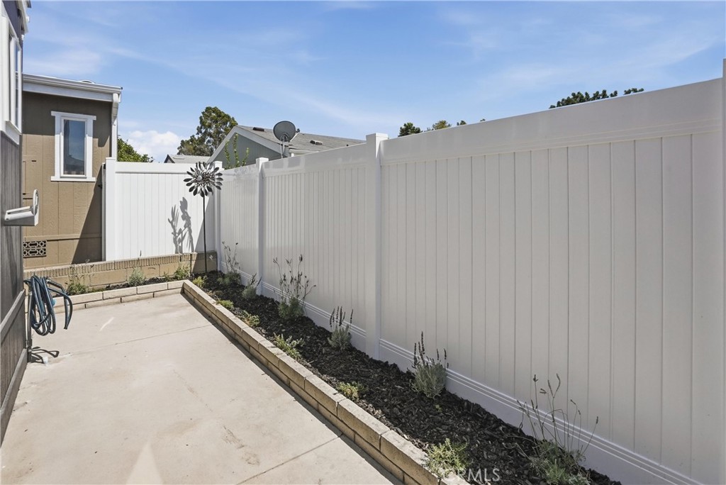 23301 Ridge Route 35, Laguna Hills CA 92653 - photo 36