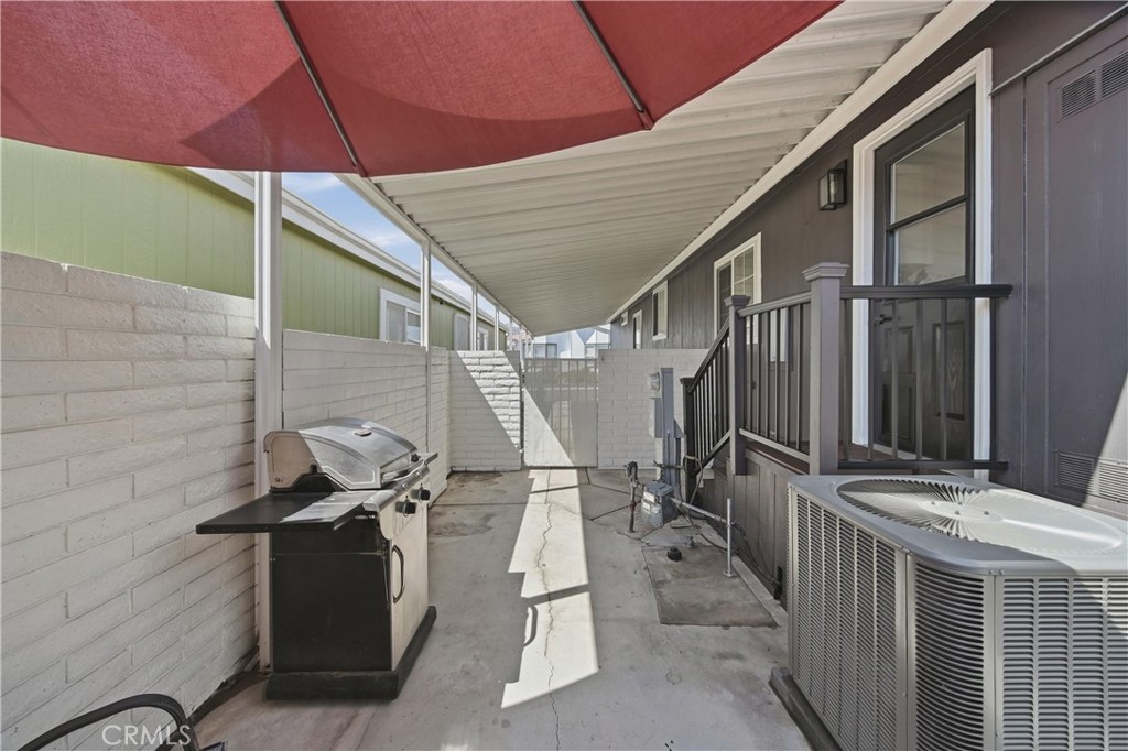 23301 Ridge Route 35, Laguna Hills CA 92653 - photo 39