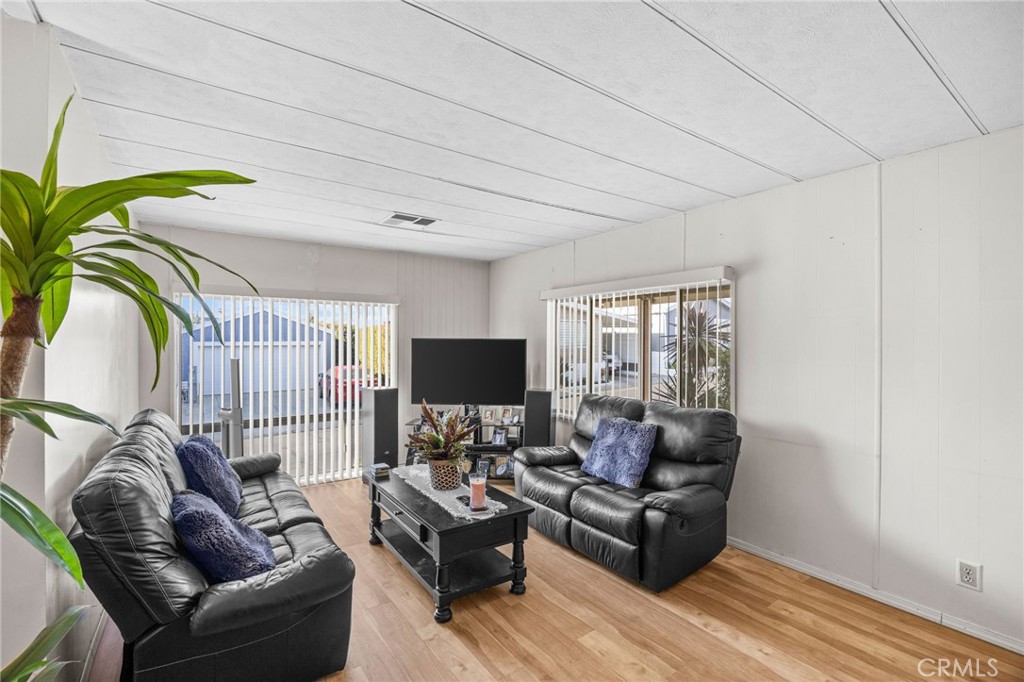 23301 Ridge Route Drive 109, Laguna Hills CA 92653 - photo 5