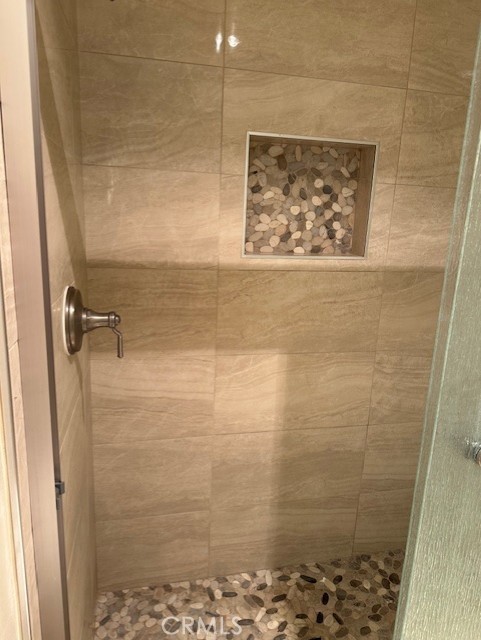 Updated primary shower - 23325 Caminito Juanico, Laguna Hills CA 92653 - photo 9