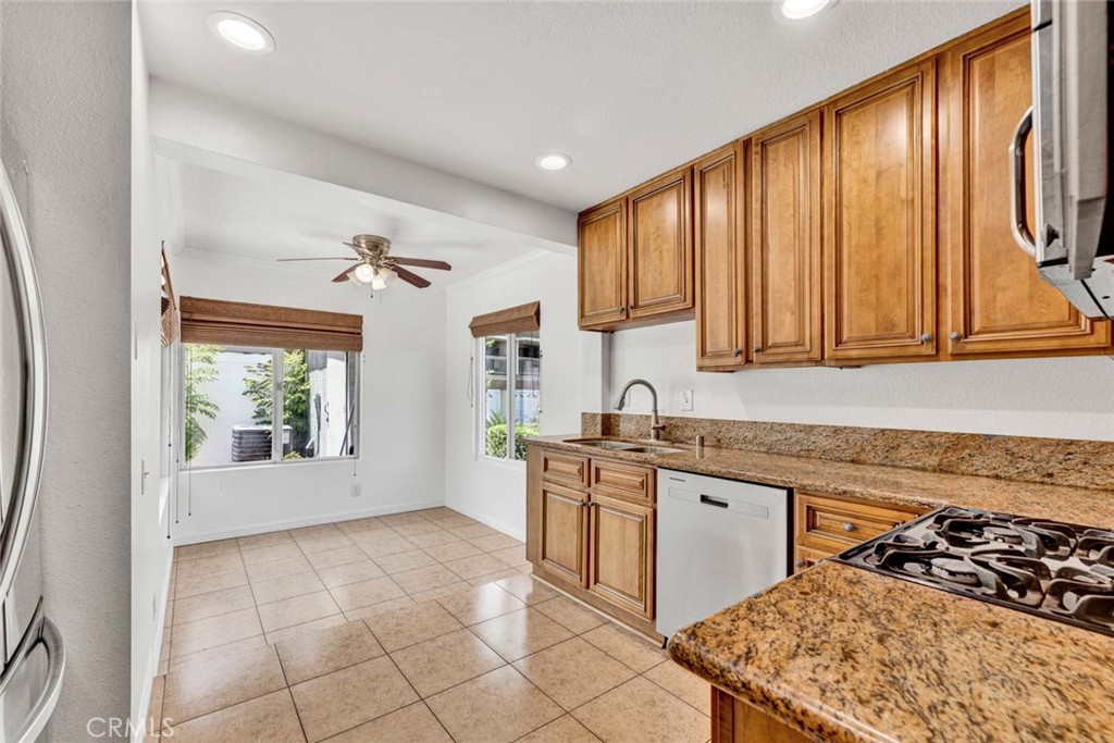 23432 Caminito Salado, Laguna Hills CA 92653 - photo 7