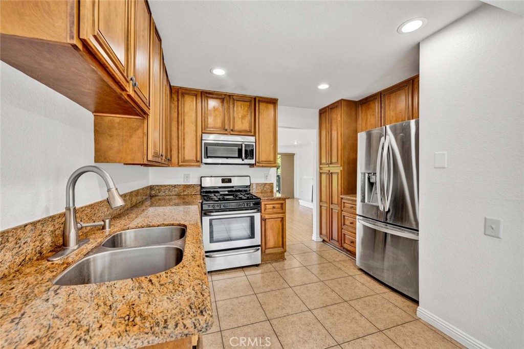 23432 Caminito Salado, Laguna Hills CA 92653 - photo 8
