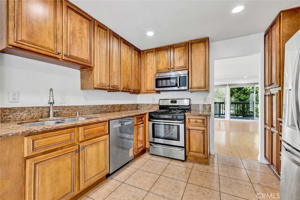 23432 Caminito Salado, Laguna Hills CA 92653 - photo 9