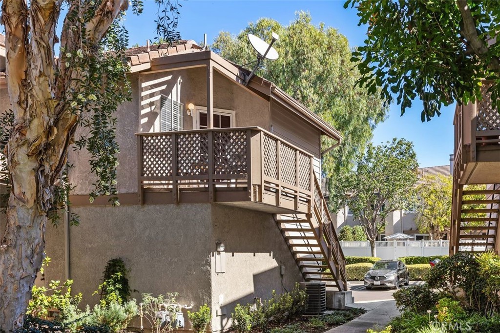 24350 Eastview, Laguna Hills CA 92653 - photo 5
