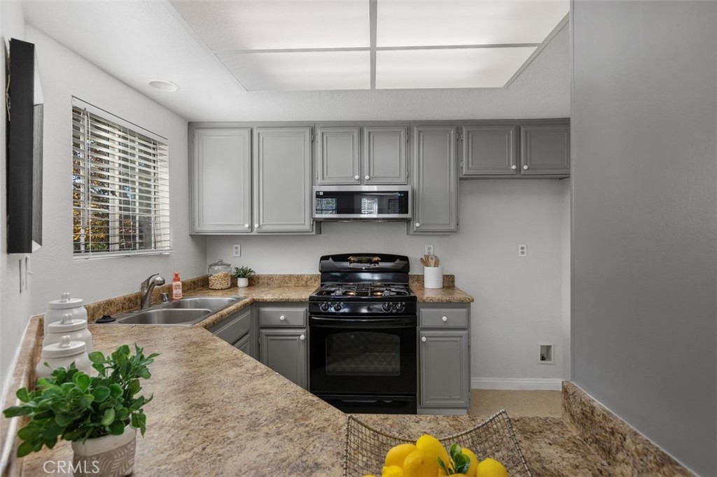 24350 Eastview, Laguna Hills CA 92653 - photo 20