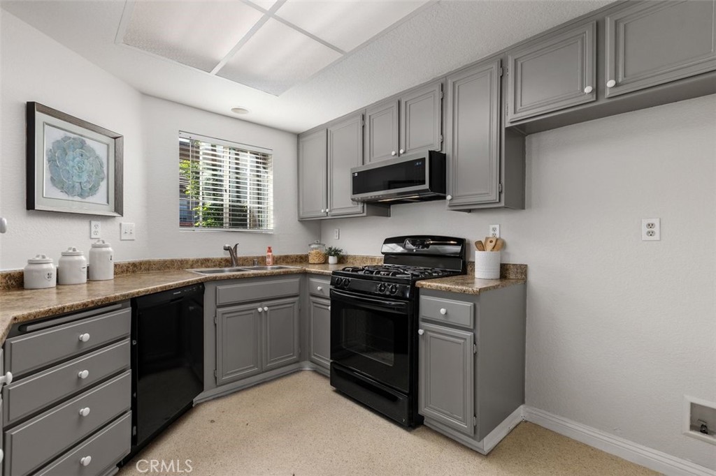 24350 Eastview, Laguna Hills CA 92653 - photo 21
