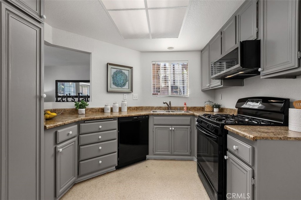 24350 Eastview, Laguna Hills CA 92653 - photo 22