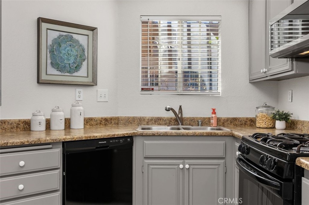 24350 Eastview, Laguna Hills CA 92653 - photo 23