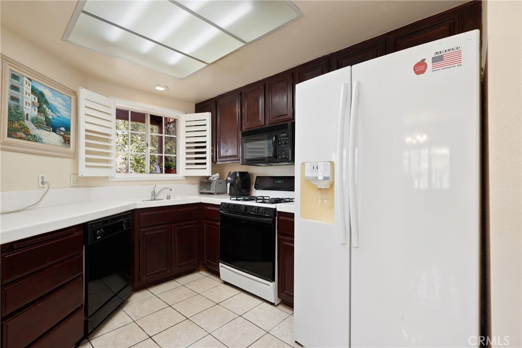 24441 Hillsdale Avenue 116, Laguna Hills CA 92653 - photo 5