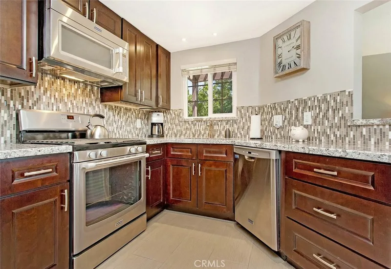 24451 Hillsdale Avenue 111, Laguna Hills, CA 92653