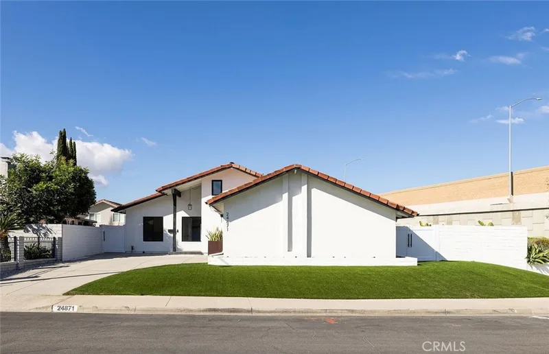 24871 Overland Drive, Laguna Hills, CA 92653