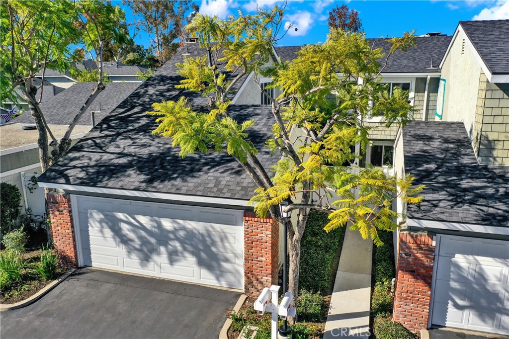 Charming traditional architure. - 25061 SILVERLEAF, Laguna Hills CA 92653 - photo 1
