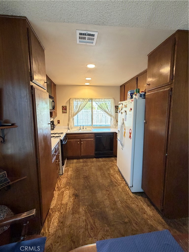 Kitchen - 25142 Madeira, Laguna Hills CA 92653 - photo 8