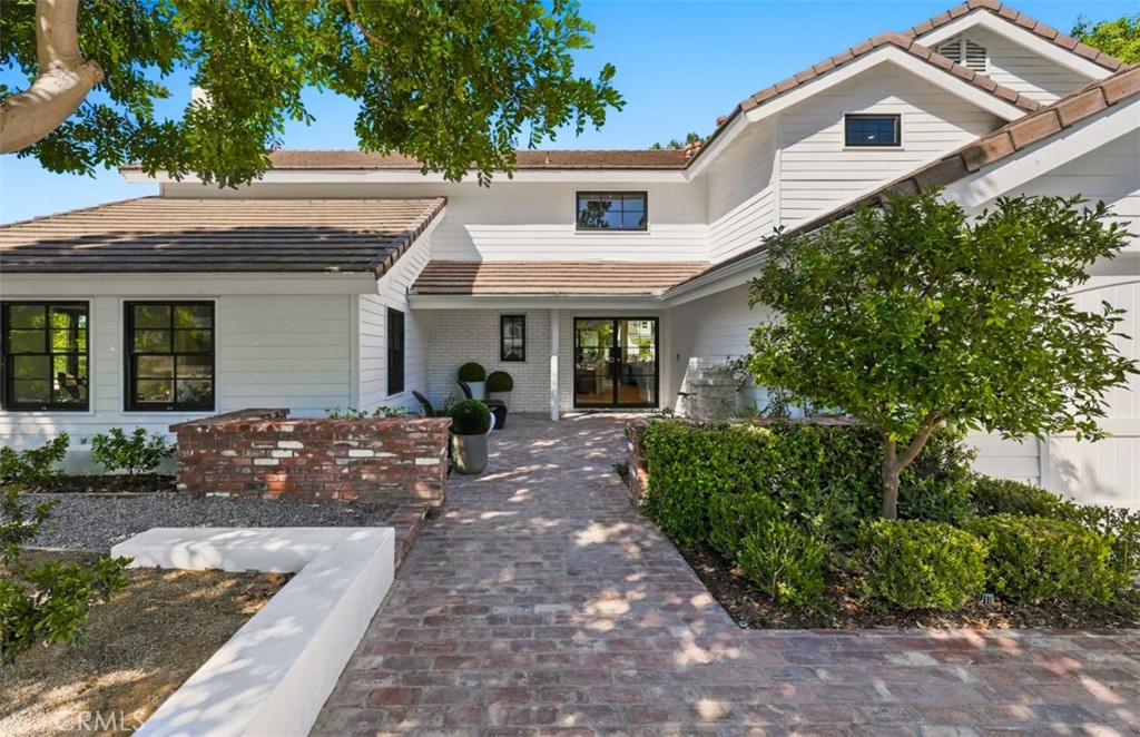 25181 Mustang Drive, Laguna Hills CA 92653 - photo 4