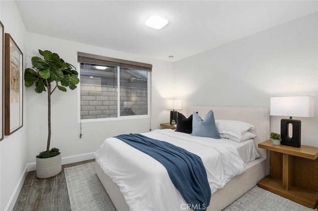 A main-level bedroom & full bathroom offer exceptional flexibility for guests, a home office, or multigenerational livin - 25182 Stockport, Laguna Hills CA 92653 - photo 23