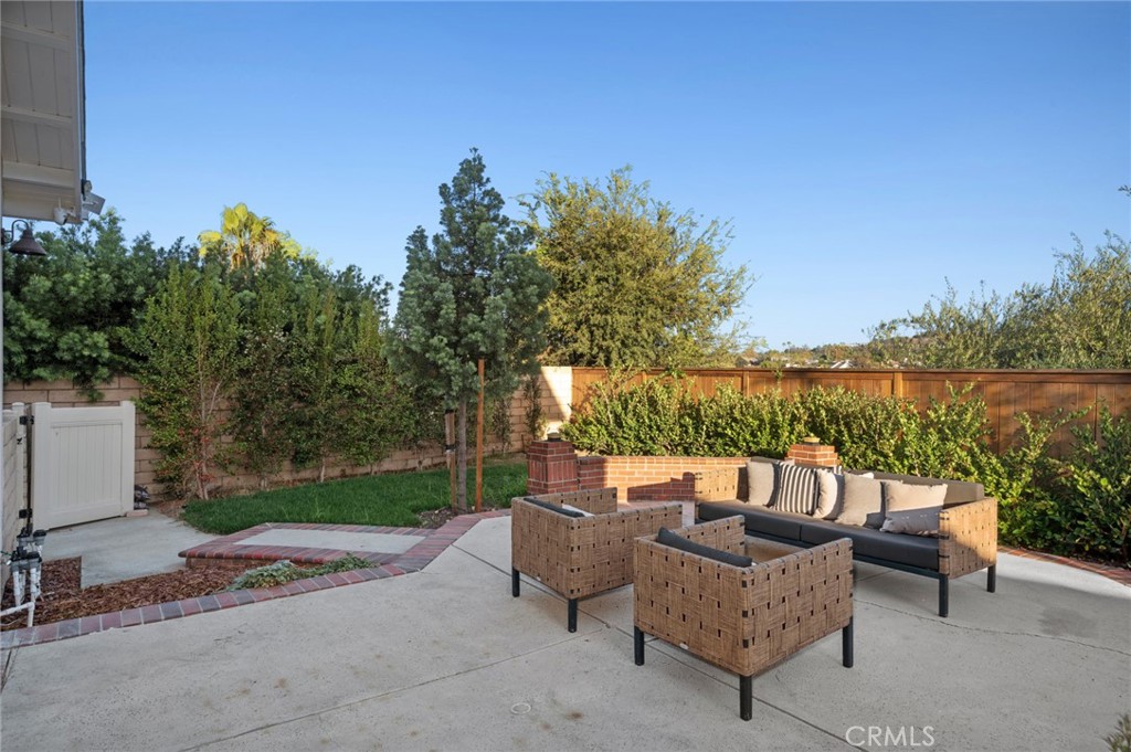 Appreciate the SoCal weather w/ a meal outdoors - 25182 Stockport, Laguna Hills CA 92653 - photo 28