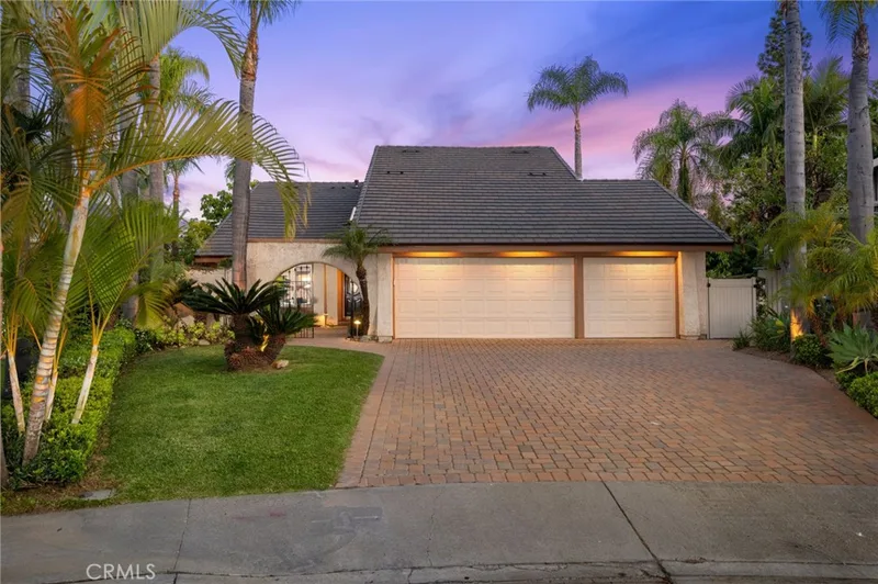 25232 Derby Circle, Laguna Hills, CA 92653