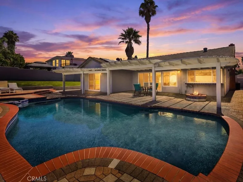 25321 Pike, Laguna Hills, CA 92653