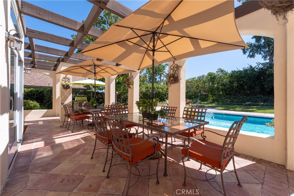 Exterior dining area and patio - 25442 Rapid Falls, Laguna Hills CA 92653 - photo 6