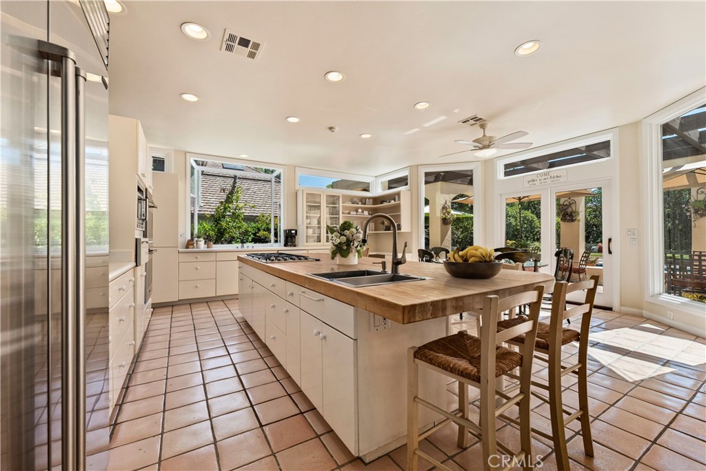 Kitchen filled with natural light - 25442 Rapid Falls, Laguna Hills CA 92653 - photo 12