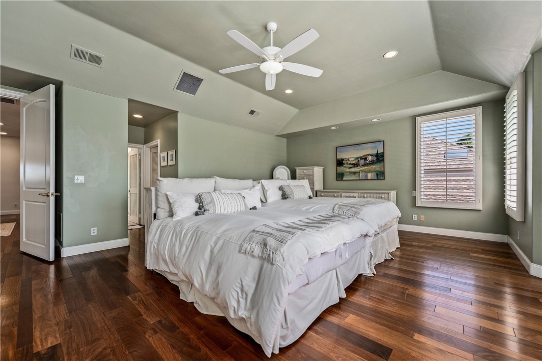 Primary bedroom suite - 25442 Rapid Falls, Laguna Hills CA 92653 - photo 19
