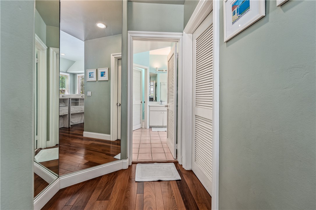 Primary bath entry - 25442 Rapid Falls, Laguna Hills CA 92653 - photo 24