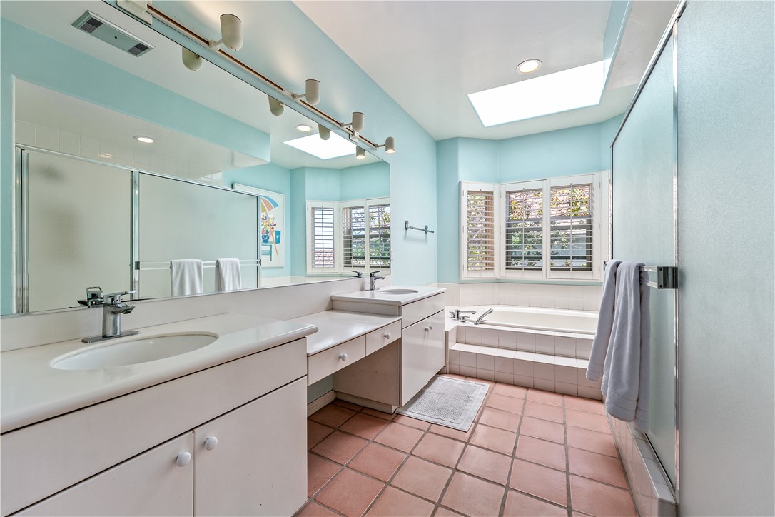 Primary bathroom - 25442 Rapid Falls, Laguna Hills CA 92653 - photo 25