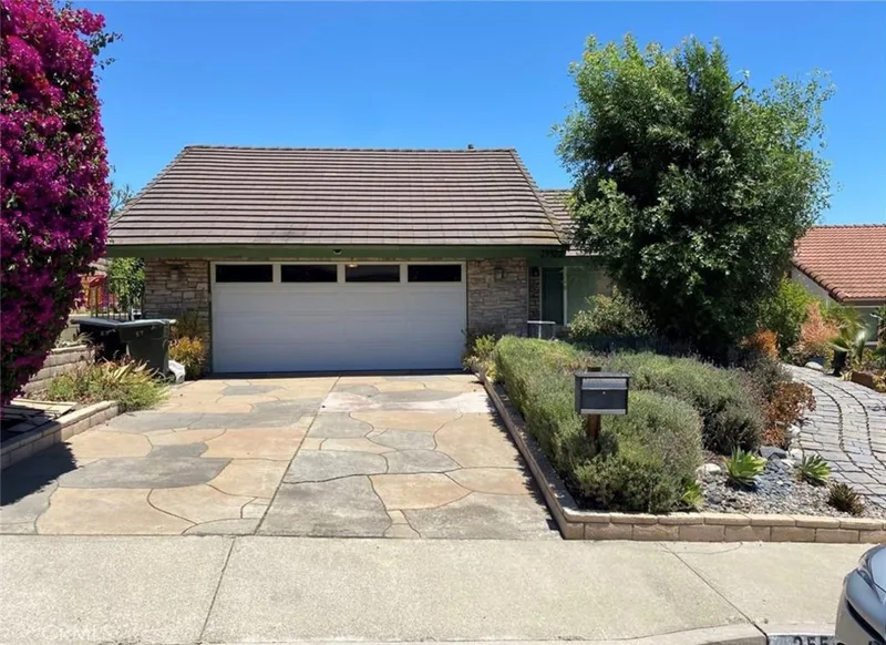 25522 Mackenzie Street, Laguna Hills, CA 92653