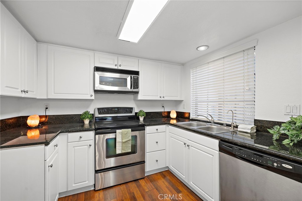 Kitchen - 25531 Indian Creek Ln G, Laguna Hills CA 92653 - photo 9