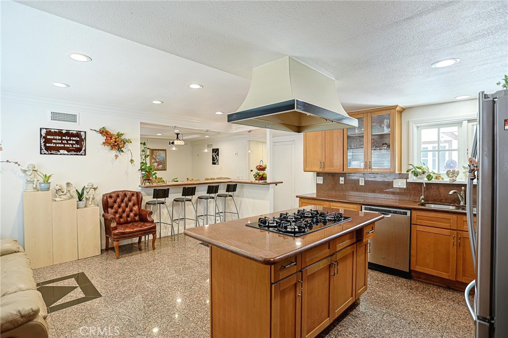 25532 Charlemagne, Laguna Hills CA 92653 - photo 9