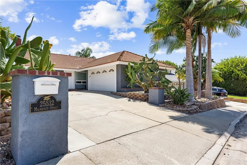 25532 Mackenzie Street, Laguna Hills, CA 92653