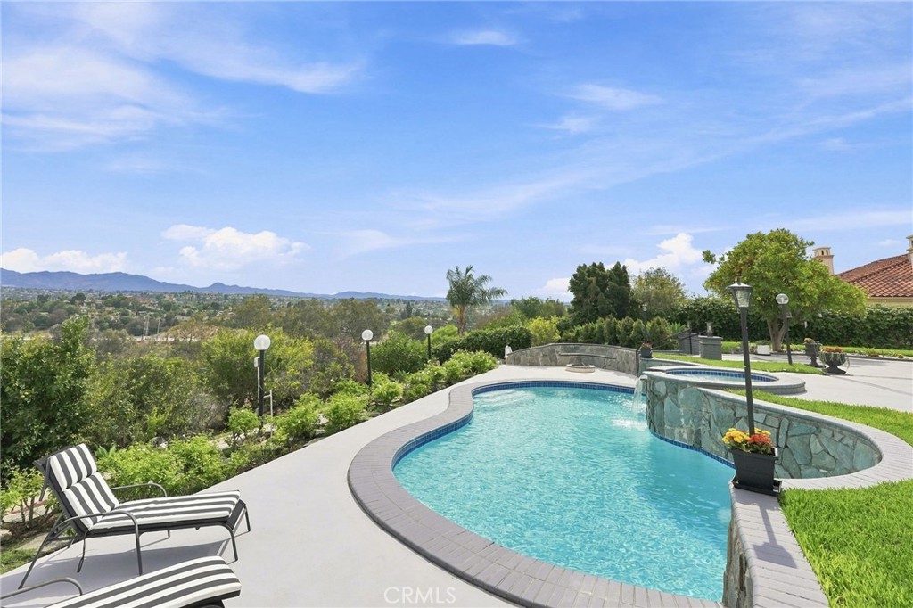 25901 Prairestone Drive, Laguna Hills CA 92653 - photo 2