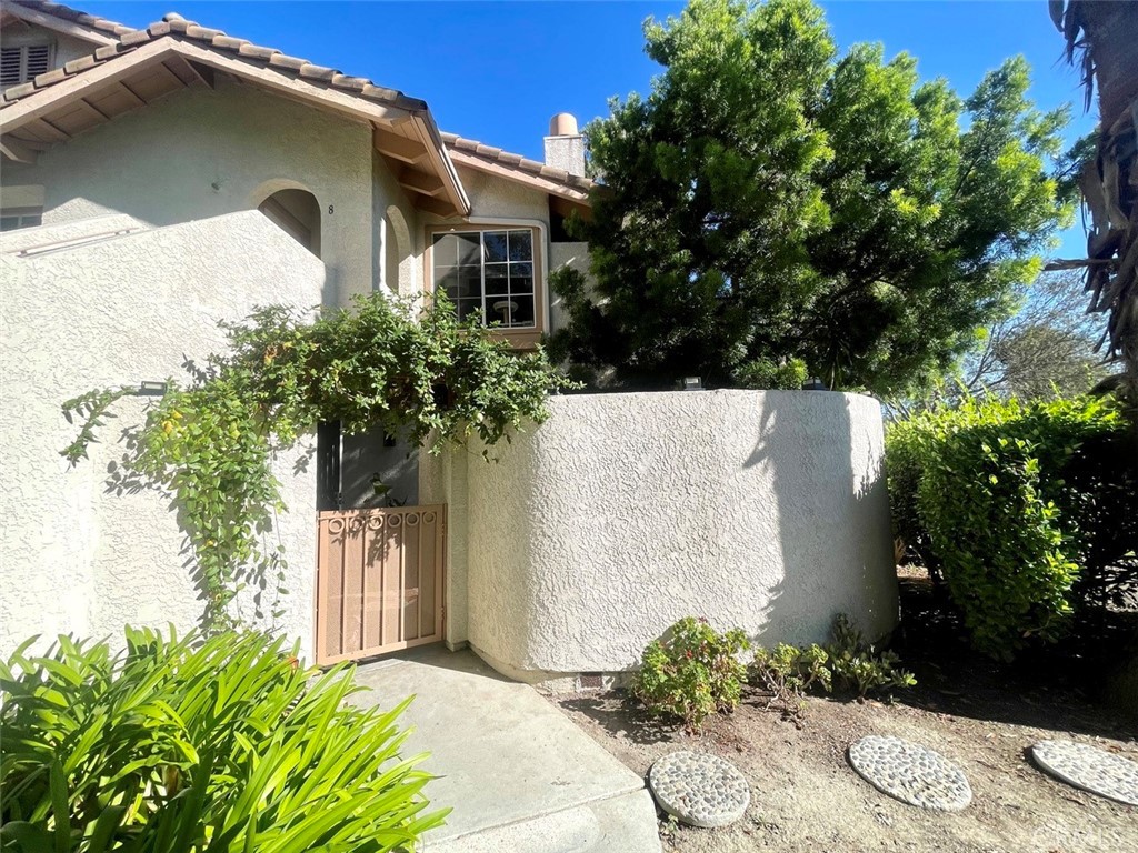 Front Entry-Warm and Inviting ground floor unit - 26592 Las Palmas 4, Laguna Hills CA 92656 - photo 1