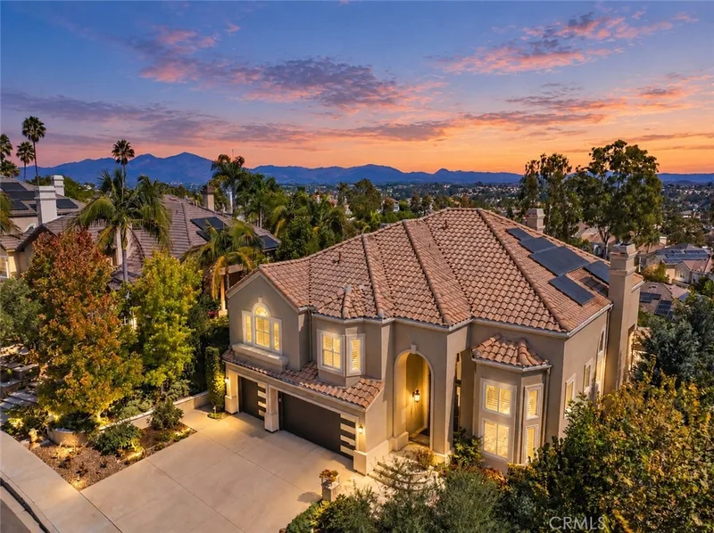 27052 Falling Leaf Drive, Laguna Hills, CA 92653