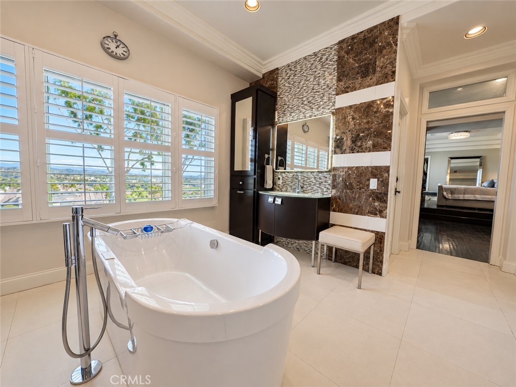 27052 Falling Leaf Drive, Laguna Hills CA 92653 - photo 33