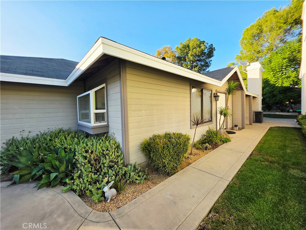 Inviting walkway to the front entry. - 41 Jasmine Creek, Laguna Hills CA 92653 - photo 3