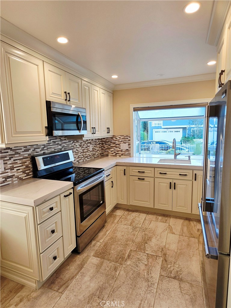 Newly renovated kitchen with stainless steel appliances, garden window, beautiful backsplash and countertops, recessed l - 41 Jasmine Creek, Laguna Hills CA 92653 - photo 6