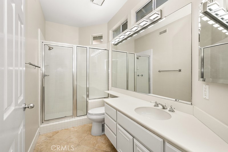 Secondary full size bathroom - 100 Stoney Pointe, Laguna Niguel CA 92677 - photo 30