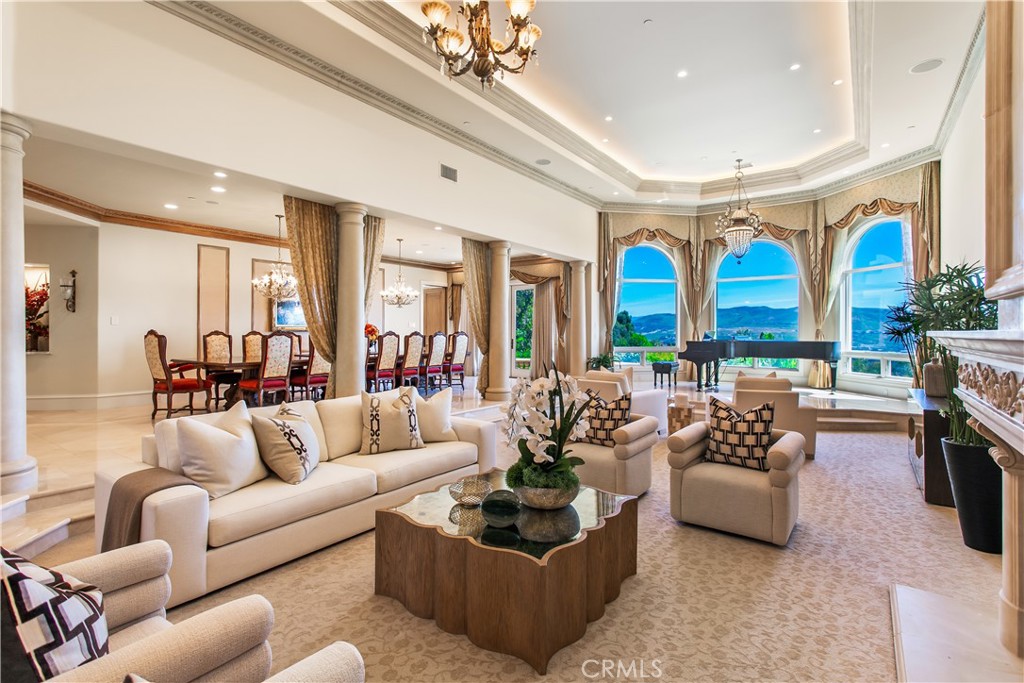 Grand Living room - 12 Morning Dove, Laguna Niguel CA 92677 - photo 8