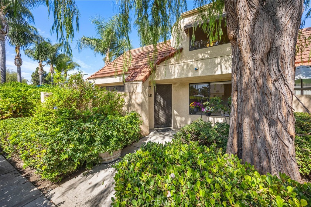Ground level private entrance. - 121 Grenada, Laguna Niguel CA 92677 - photo 1