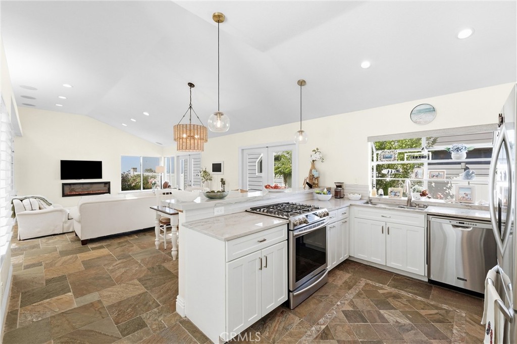 Open concept design - 18 Byron Close, Laguna Niguel CA 92677 - photo 6
