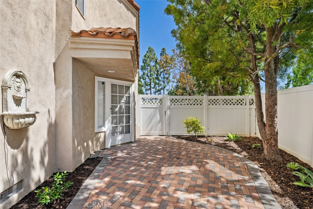 19 Stream Street, Laguna Niguel CA 92677 - photo 2