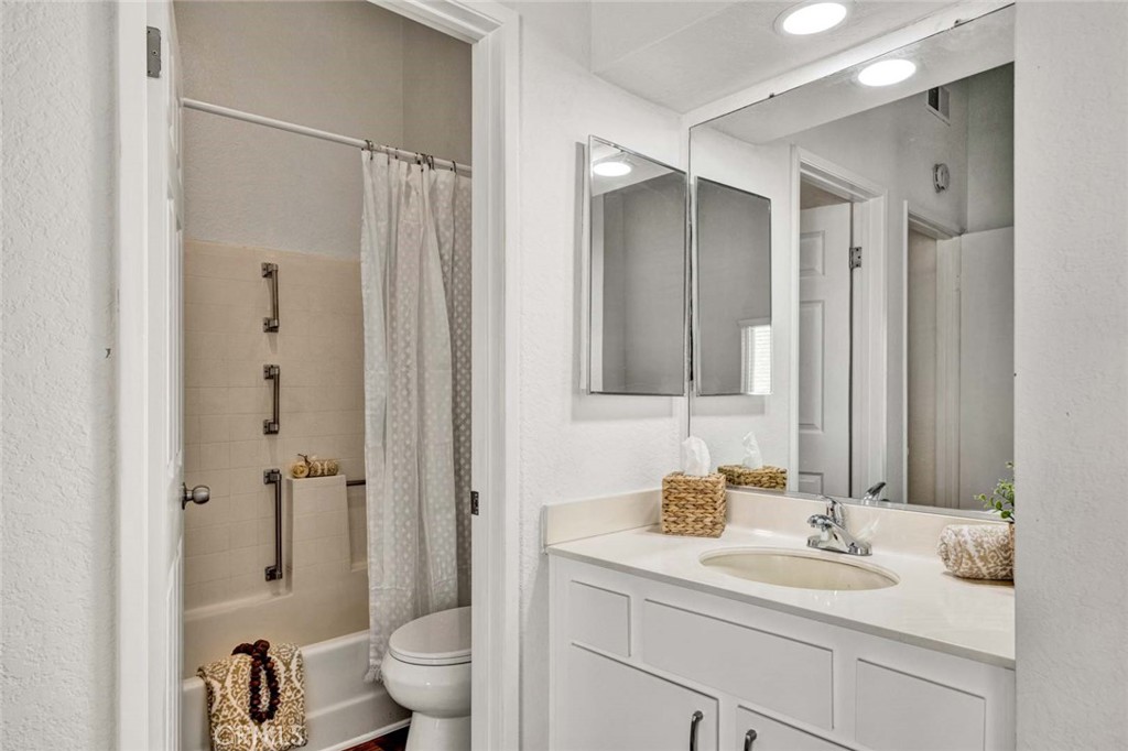 Updated primary bathroom - 22 Aruba, Laguna Niguel CA 92677 - photo 15