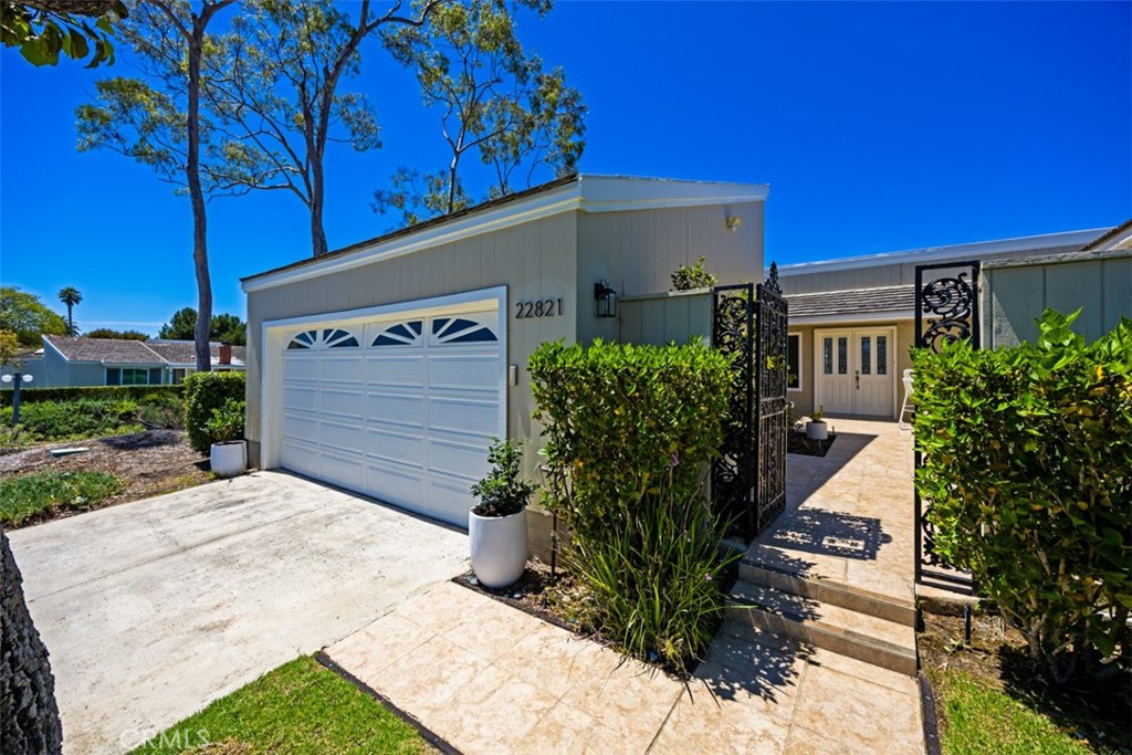 Gated courtyard - 22821 Mariano, Laguna Niguel CA 92677 - photo 1